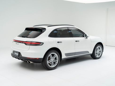 Certified 2021 Porsche Macan S image 9