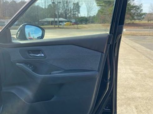 Used 2022 Nissan Rogue SV image 16