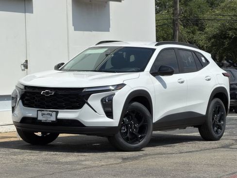 New 2026 Chevrolet Trax LT FWD image 1
