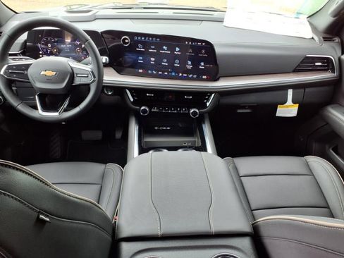 New 2025 Chevrolet Suburban Premier AWD/4WD image 9