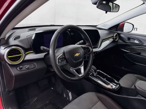 Used 2026 Chevrolet Trax LT w/ Driver Confidence Package FWD image 9