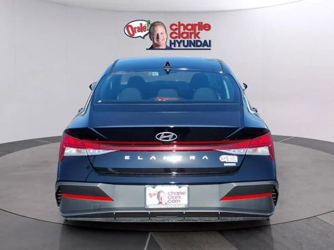 New 2026 Hyundai Elantra Hybrid FWD image 4