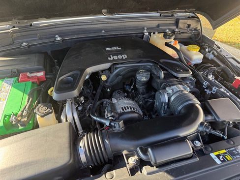 Used 2019 Jeep Wrangler Unlimited Sport S image 34