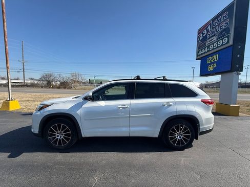 Used 2017 Toyota Highlander SE image 6