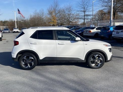 Used 2023 Hyundai Venue SEL image 9