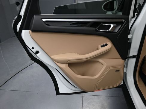 New 2026 Porsche Macan image 22