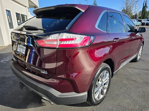 Used 2019 Ford Edge Titanium w/ Cold Weather Package image 4