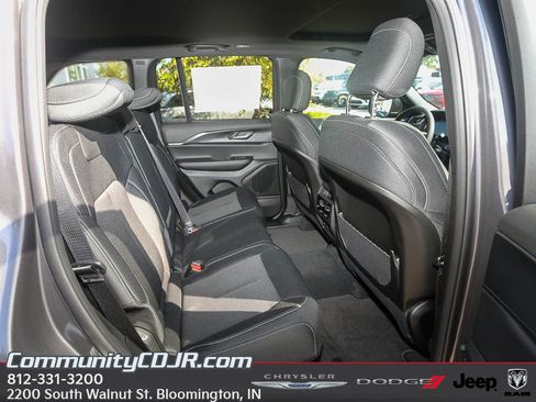 New 2025 Jeep Grand Cherokee Laredo X w/ Luxury Tech Group I image 19