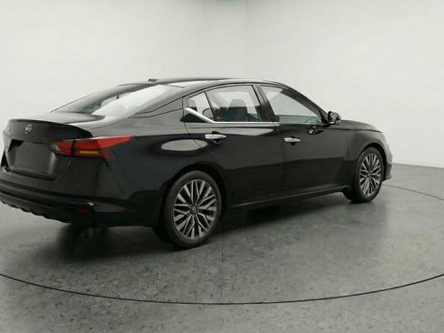Used 2025 Nissan Altima 2.5 SV image 9