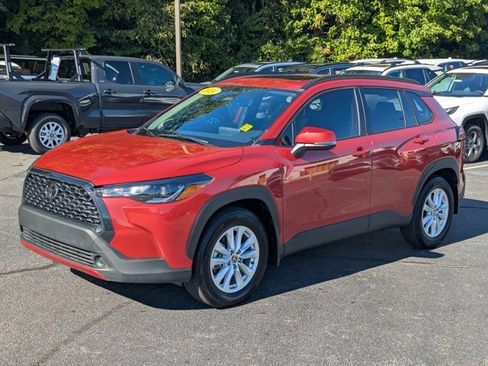 Used 2024 Toyota Corolla Cross LE w/ Moonroof Package image 3