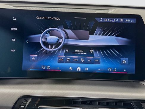 Used 2026 BMW X2 xDrive28i w/ Technology Package AWD/4WD image 14