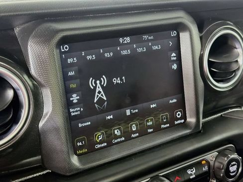 Used 2021 Jeep Wrangler Unlimited Sahara AWD/4WD image 15