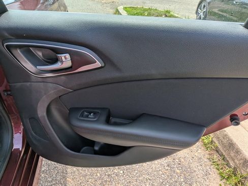 Used 2016 Chrysler 200 Limited w/ Convenience Group FWD image 27