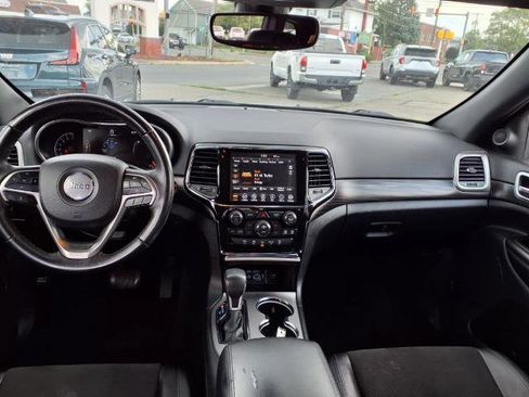 Used 2022 Jeep Grand Cherokee Laredo X image 15