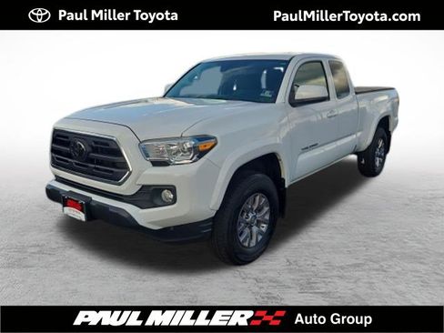 Certified 2019 Toyota Tacoma SR5 AWD/4WD image 1