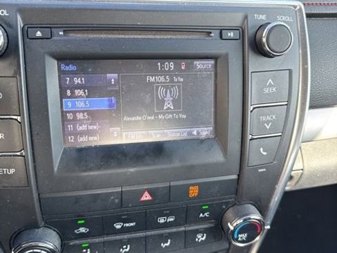 Used 2017 Toyota Camry SE image 32