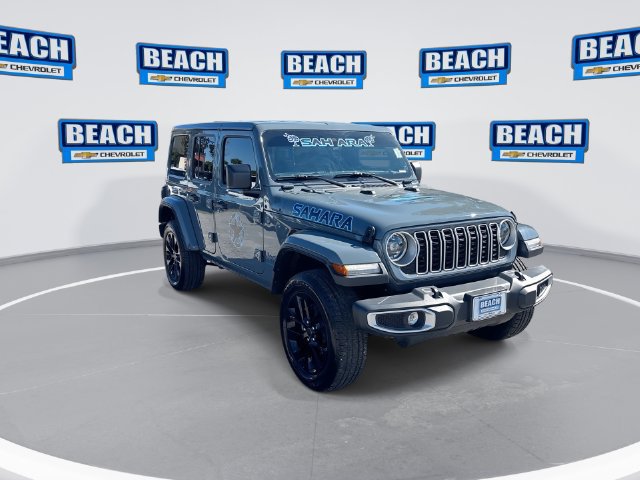 Used 2025 Jeep Wrangler Unlimited Sahara w/ Safety Group AWD/4WD image 2