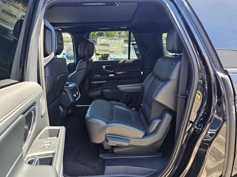 New 2026 Ford Expedition Max Platinum w/ Stealth Performance Package AWD/4WD image 12