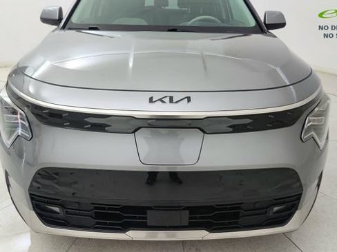 Used 2024 Kia Niro Wave w/ Wave Preserve Package FWD image 8