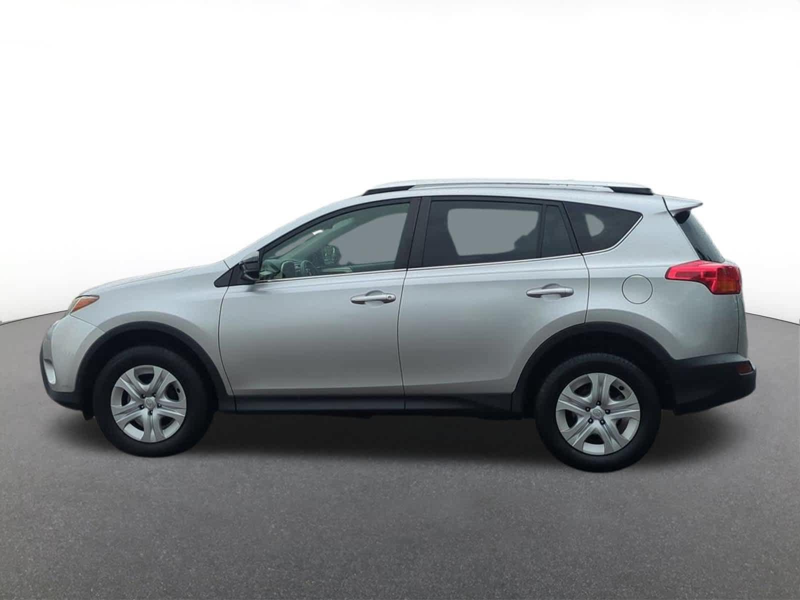 Used 2015 Toyota RAV4 LE AWD/4WD image 3