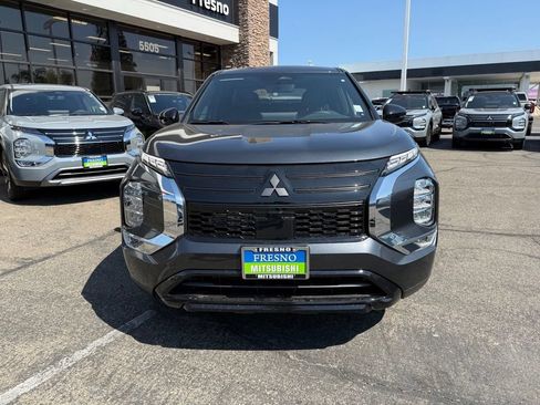 New 2026 Mitsubishi Outlander LE FWD image 3
