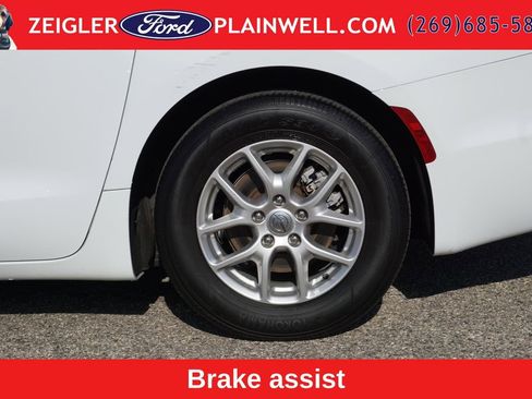 Used 2024 Chrysler Pacifica Touring-L FWD image 9