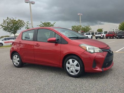 Used 2017 Toyota Yaris L image 2