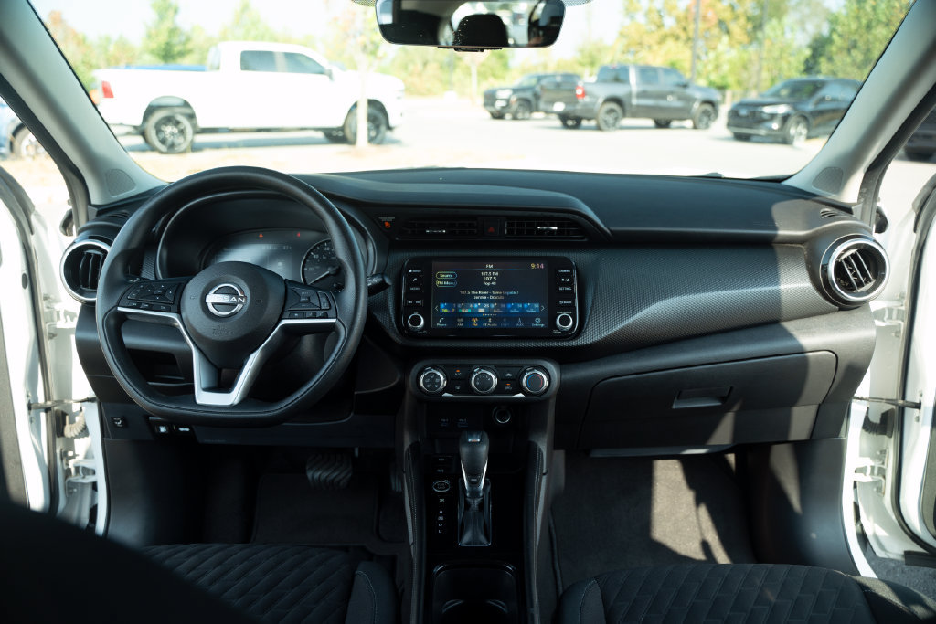 Used 2023 Nissan Kicks SV w/ Interior Electronics Package FWD image 27