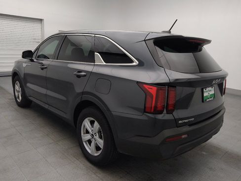 Used 2023 Kia Sorento LX FWD image 5