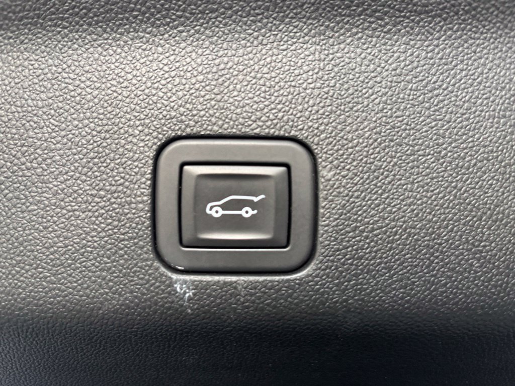 Used 2025 Chevrolet Suburban Z71 AWD/4WD image 13
