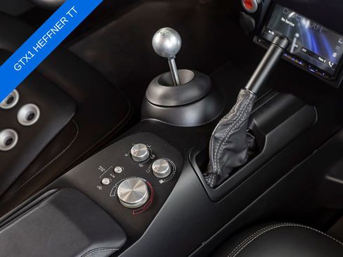 Used 2005 Ford GT RWD image 28