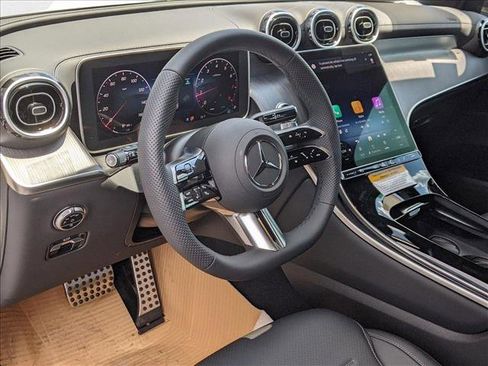 Used 2025 Mercedes-Benz GLC 300 4MATIC image 3