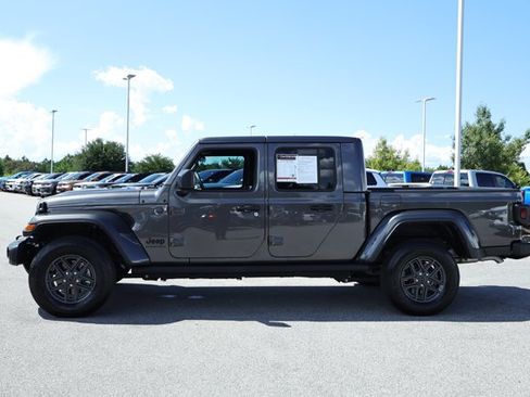 Used 2025 Jeep Gladiator Sport AWD/4WD image 10