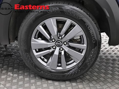 Used 2025 Nissan Pathfinder SV FWD image 33