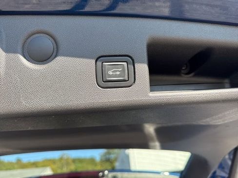 Used 2022 Chevrolet Equinox RS w/ Infotainment Package AWD/4WD image 25