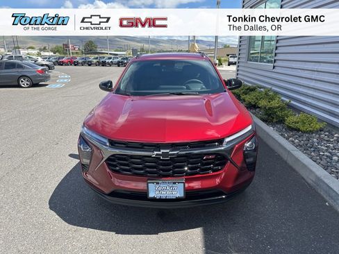 New 2025 Chevrolet Trax RS image 8