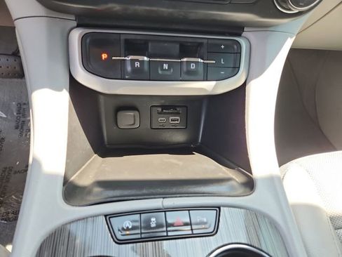 Certified 2020 GMC Acadia SLT w/ Driver Alert Package II FWD image 29