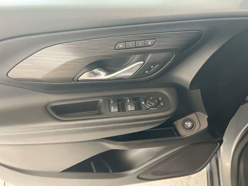 Used 2024 GMC Terrain SLT image 13