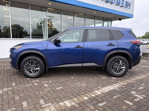 Used 2023 Nissan Rogue S AWD/4WD image 2