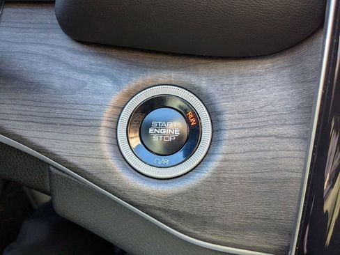 Used 2024 Jeep Grand Cherokee L Limited w/ Luxury Tech Group II image 22