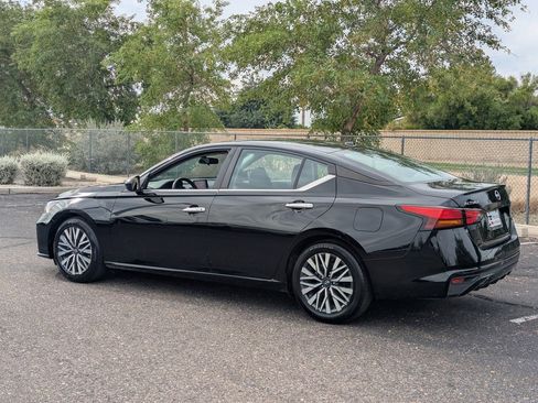 Certified 2024 Nissan Altima 2.5 SV image 4