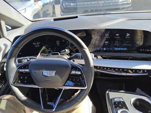 Used 2025 Cadillac Optiq Sport 2 w/ LPO, Floor Liner Package AWD/4WD image 7