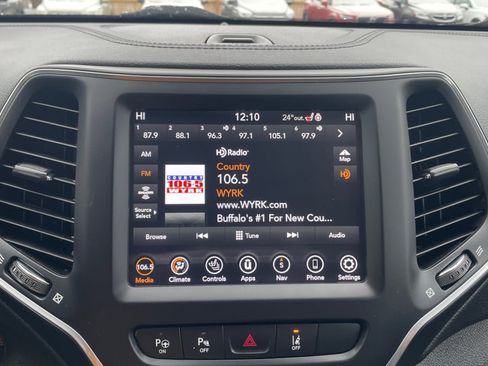 Used 2023 Jeep Cherokee Altitude Lux image 13