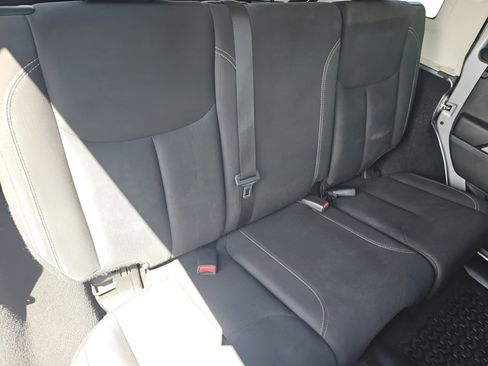 Used 2018 Jeep Wrangler Unlimited Sahara AWD/4WD image 24