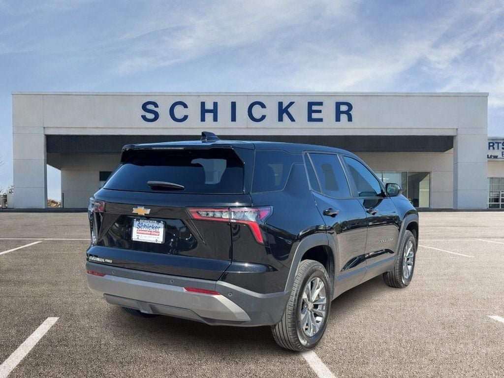 Used 2025 Chevrolet Equinox LT AWD/4WD image 3
