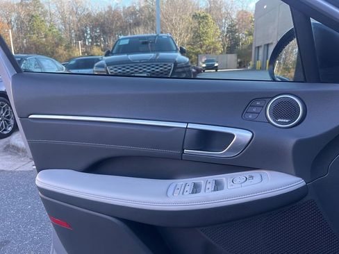 Used 2023 Hyundai Sonata Limited w/ Preferred Accessory Package image 17