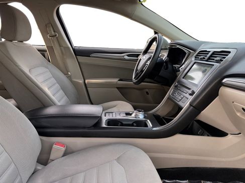 Used 2017 Ford Fusion SE image 14