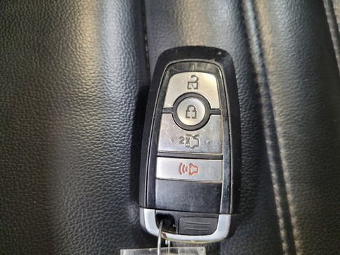 Used 2024 Ford Edge SEL image 32