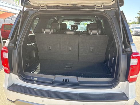 Used 2018 Ford Expedition XLT w/ Equipment Group 201A AWD/4WD image 17