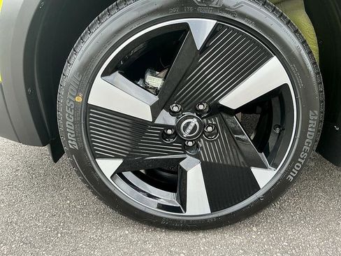 Certified 2025 Nissan Kicks SR w/ SR Premium Package image 7